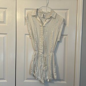 Isabella Rose jumper/beach cover up. White with silver threading.